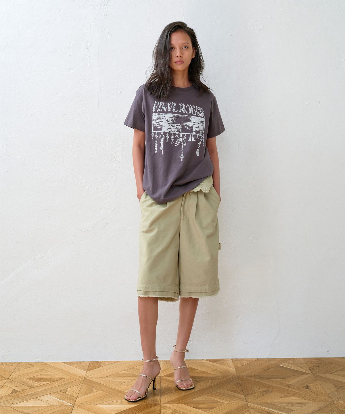 더바이닐하우스(THEVINYLHOUSE) EYES DOWN TEE CHARCOAL