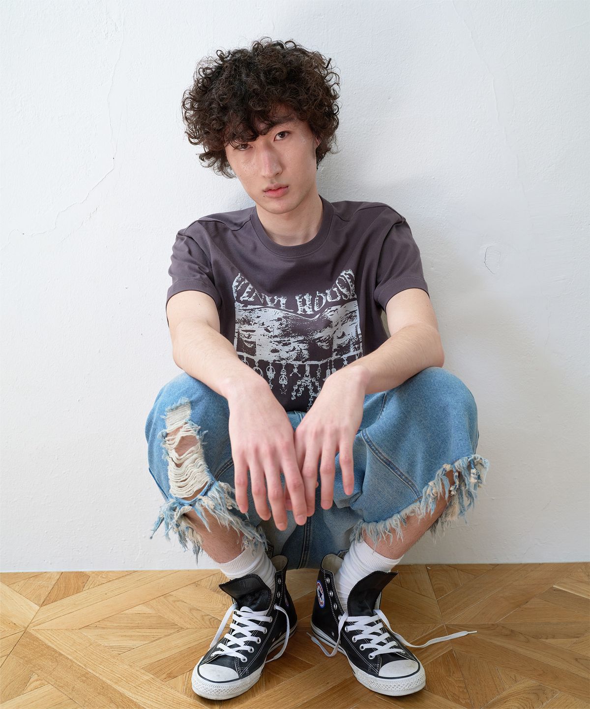 더바이닐하우스(THEVINYLHOUSE) EYES DOWN TEE CHARCOAL