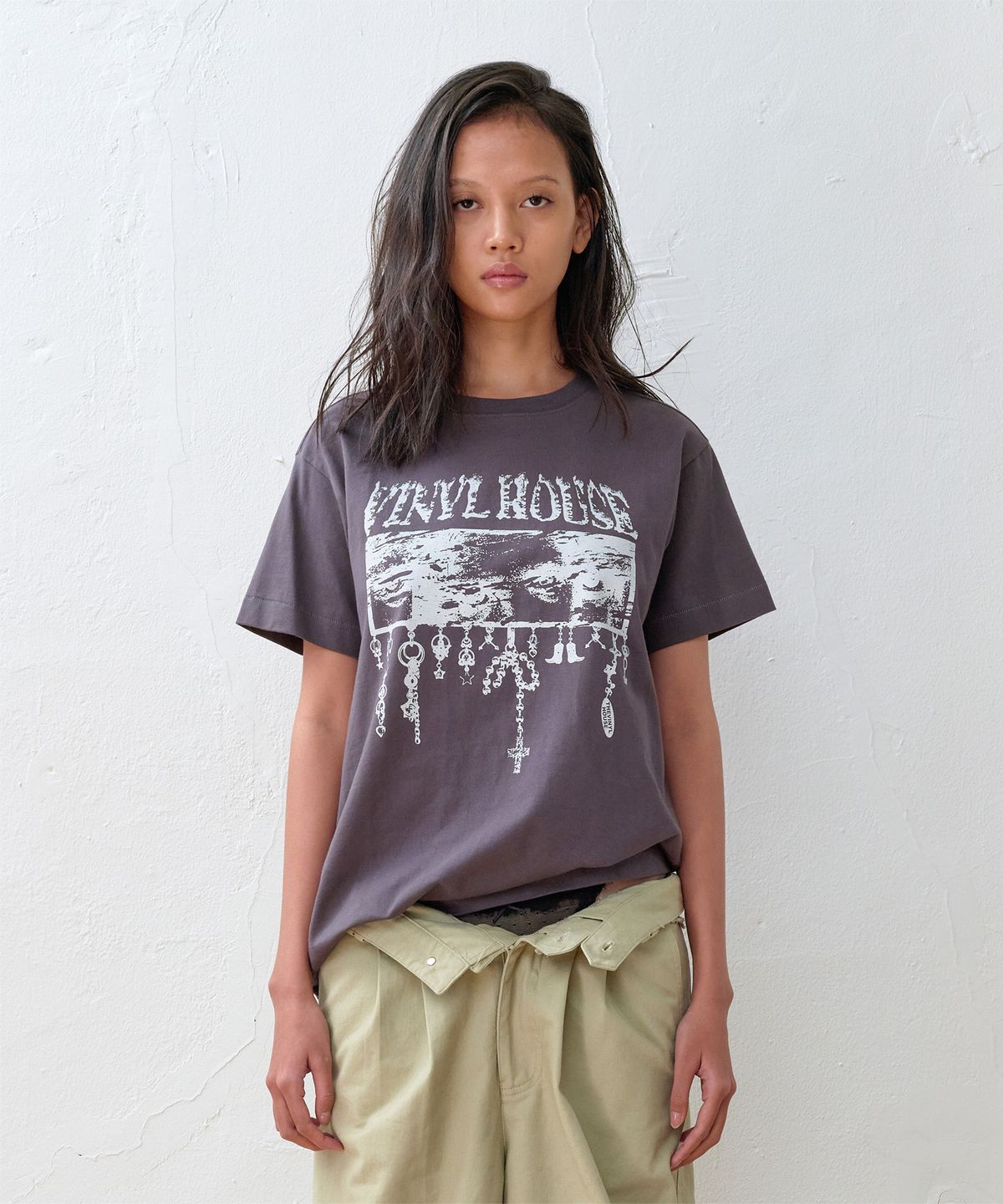 더바이닐하우스(THEVINYLHOUSE) EYES DOWN TEE CHARCOAL