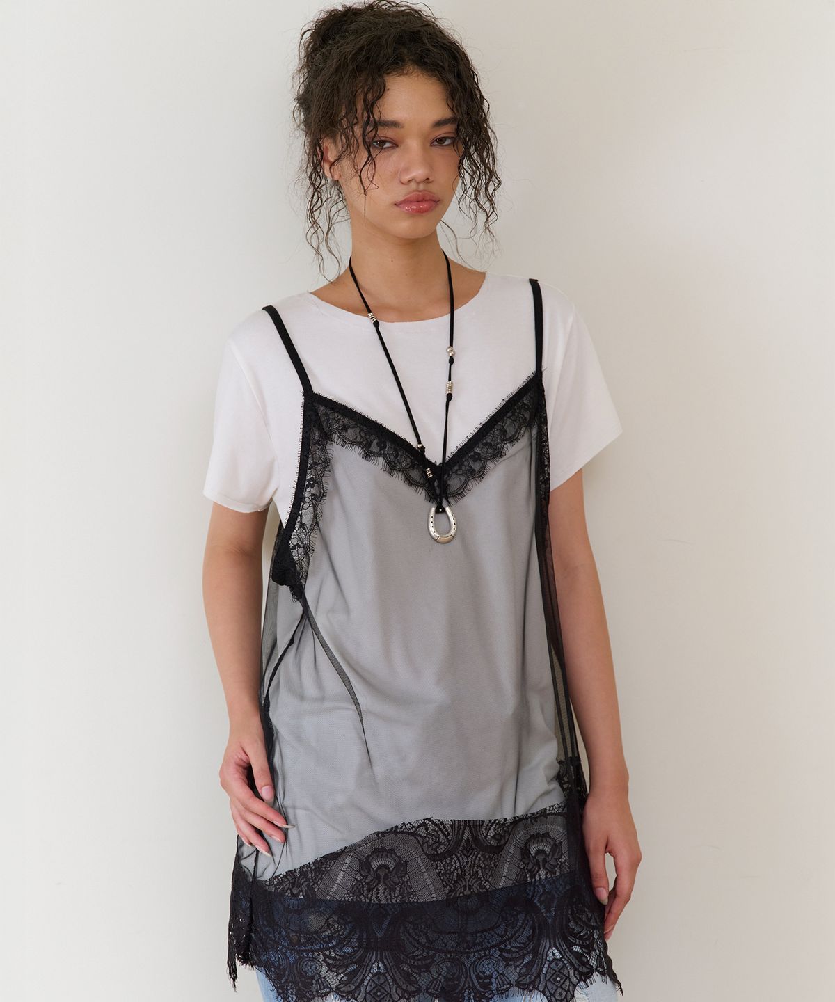 더바이닐하우스(THEVINYLHOUSE) LACE LAYERED ONE-PIECE (W) WHITE