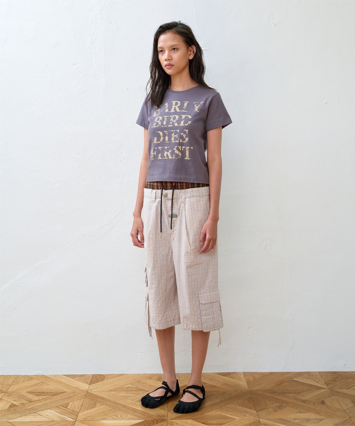 더바이닐하우스(THEVINYLHOUSE) EARLY BIRD DIES TEE CHARCOAL