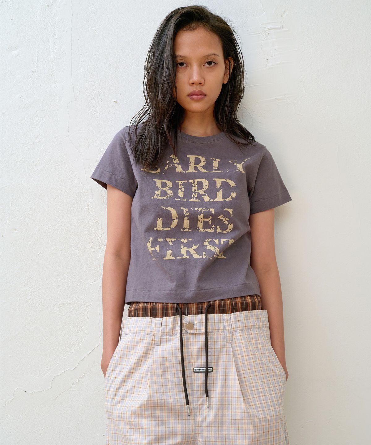 더바이닐하우스(THEVINYLHOUSE) EARLY BIRD DIES TEE CHARCOAL