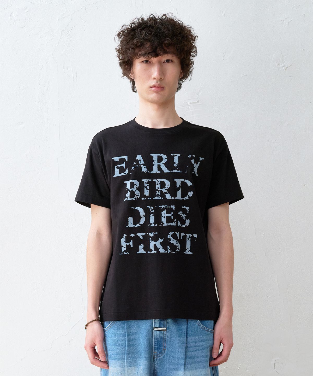 더바이닐하우스(THEVINYLHOUSE) EARLY BIRD DIES TEE BLACK
