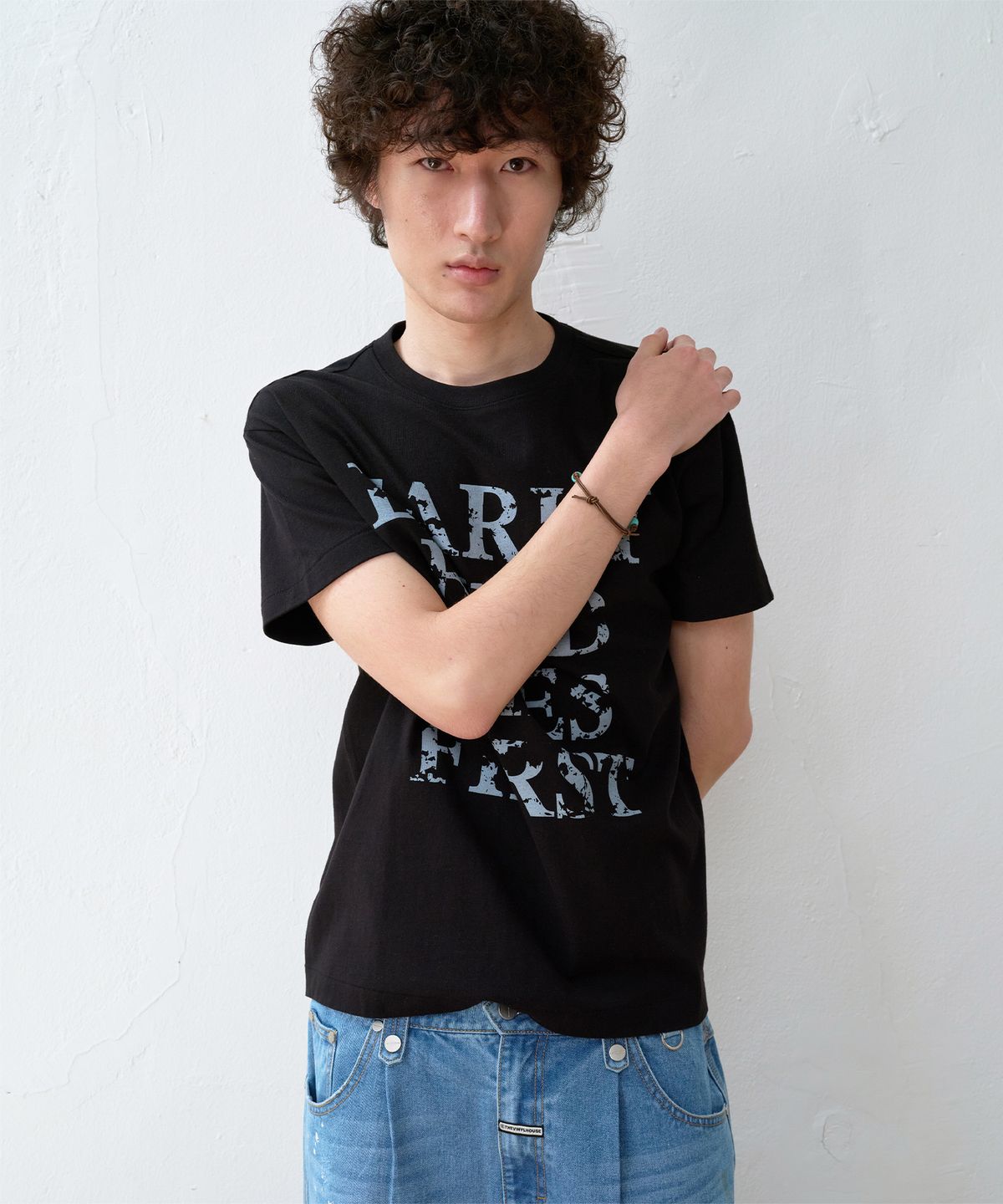 더바이닐하우스(THEVINYLHOUSE) EARLY BIRD DIES TEE BLACK
