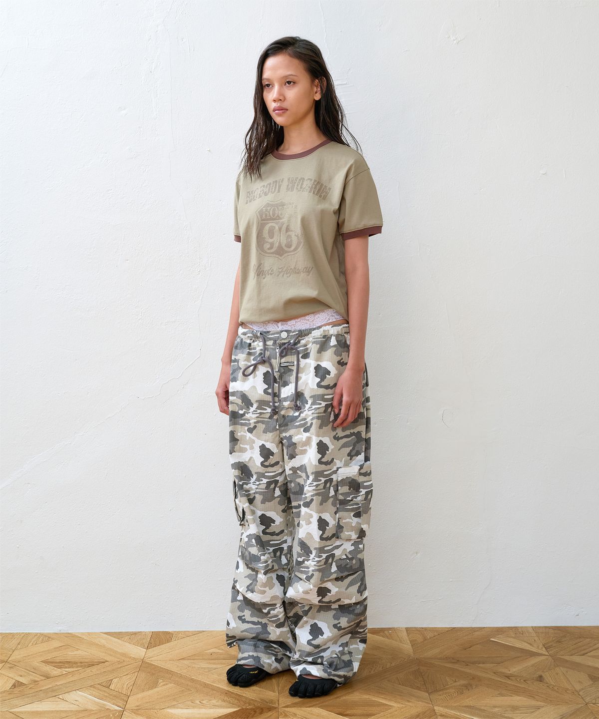 더바이닐하우스(THEVINYLHOUSE) NOBODY WORK RINGER TEE OLIVE