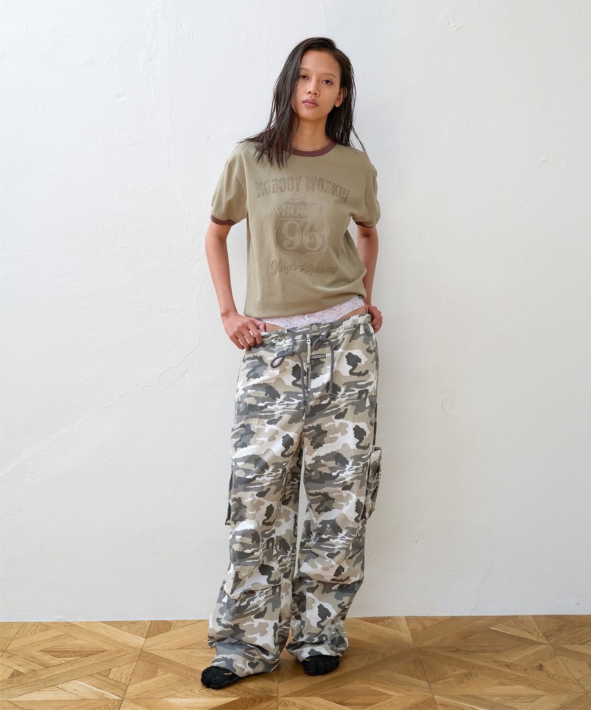 더바이닐하우스(THEVINYLHOUSE) NOBODY WORK RINGER TEE OLIVE