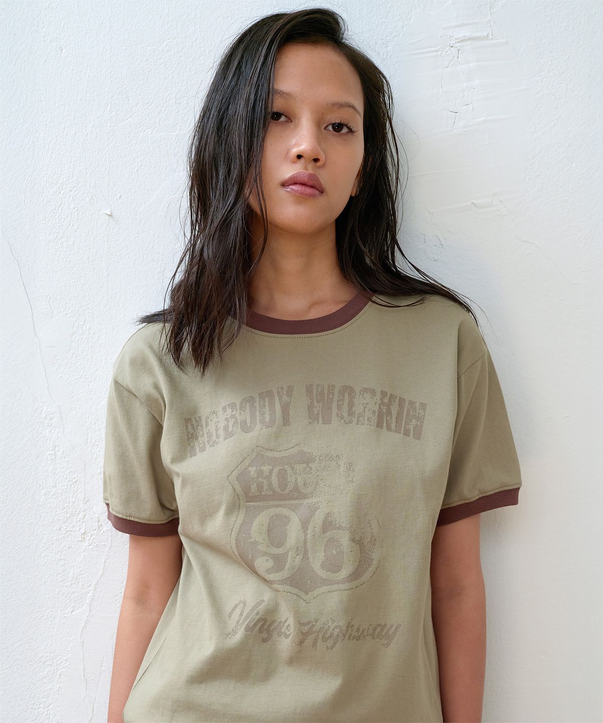 더바이닐하우스(THEVINYLHOUSE) NOBODY WORK RINGER TEE OLIVE