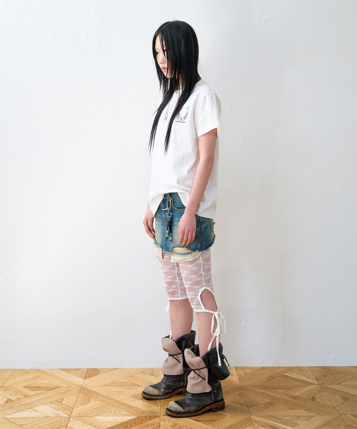 더바이닐하우스(THEVINYLHOUSE) LUCKY HOUSE TEE WHITE
