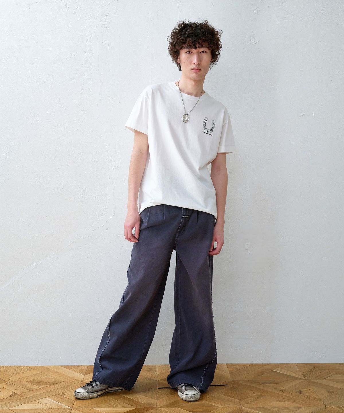 더바이닐하우스(THEVINYLHOUSE) LUCKY HOUSE TEE WHITE