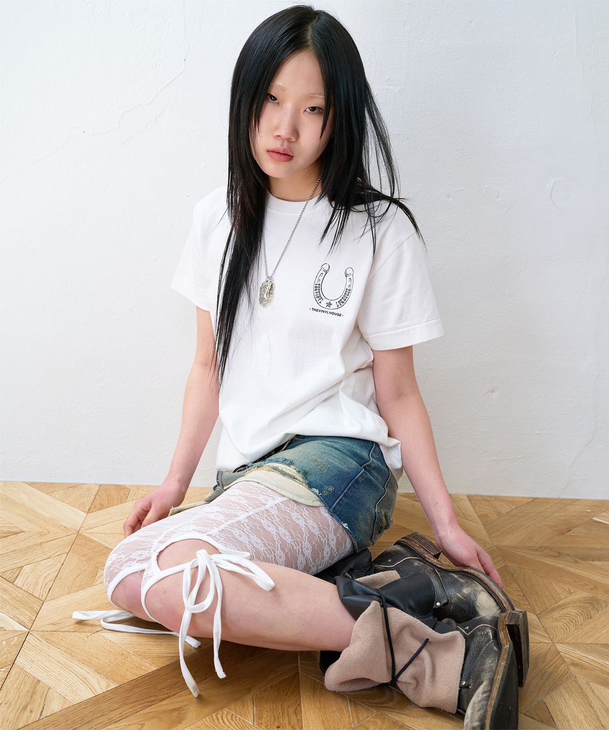 더바이닐하우스(THEVINYLHOUSE) LUCKY HOUSE TEE WHITE