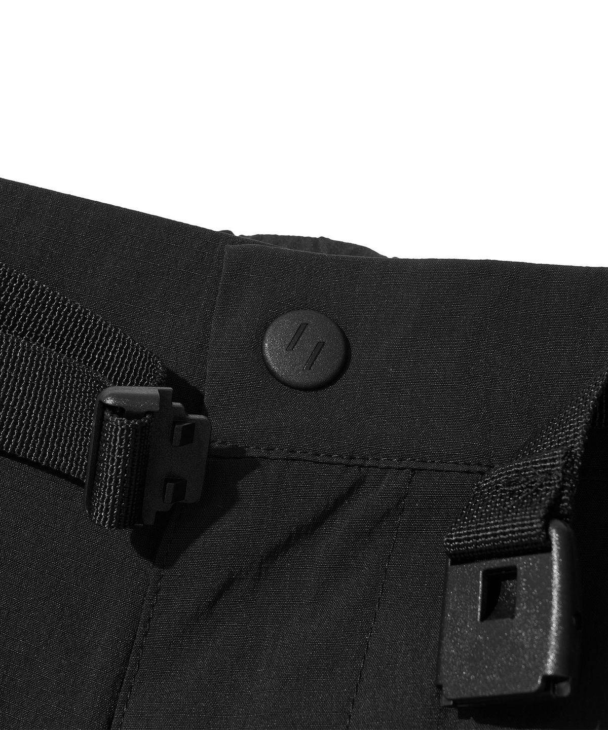 웰터 익스페리먼트(WELTER EXPERIMENT) LUMITRATIL SHORTS_BLACK