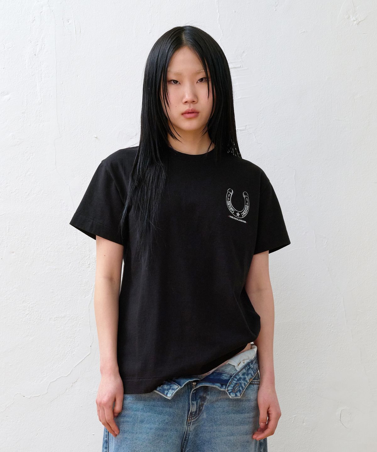더바이닐하우스(THEVINYLHOUSE) LUCKY HOUSE TEE BLACK