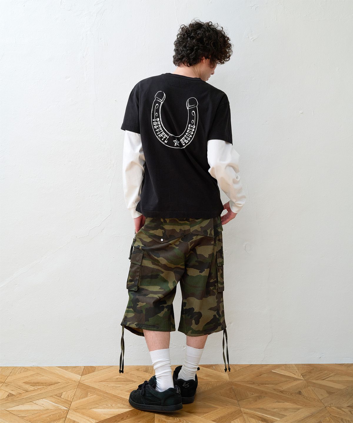 더바이닐하우스(THEVINYLHOUSE) LUCKY HOUSE TEE BLACK