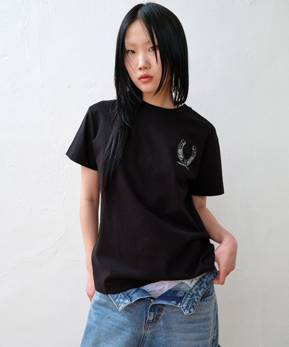 더바이닐하우스(THEVINYLHOUSE) LUCKY HOUSE TEE BLACK