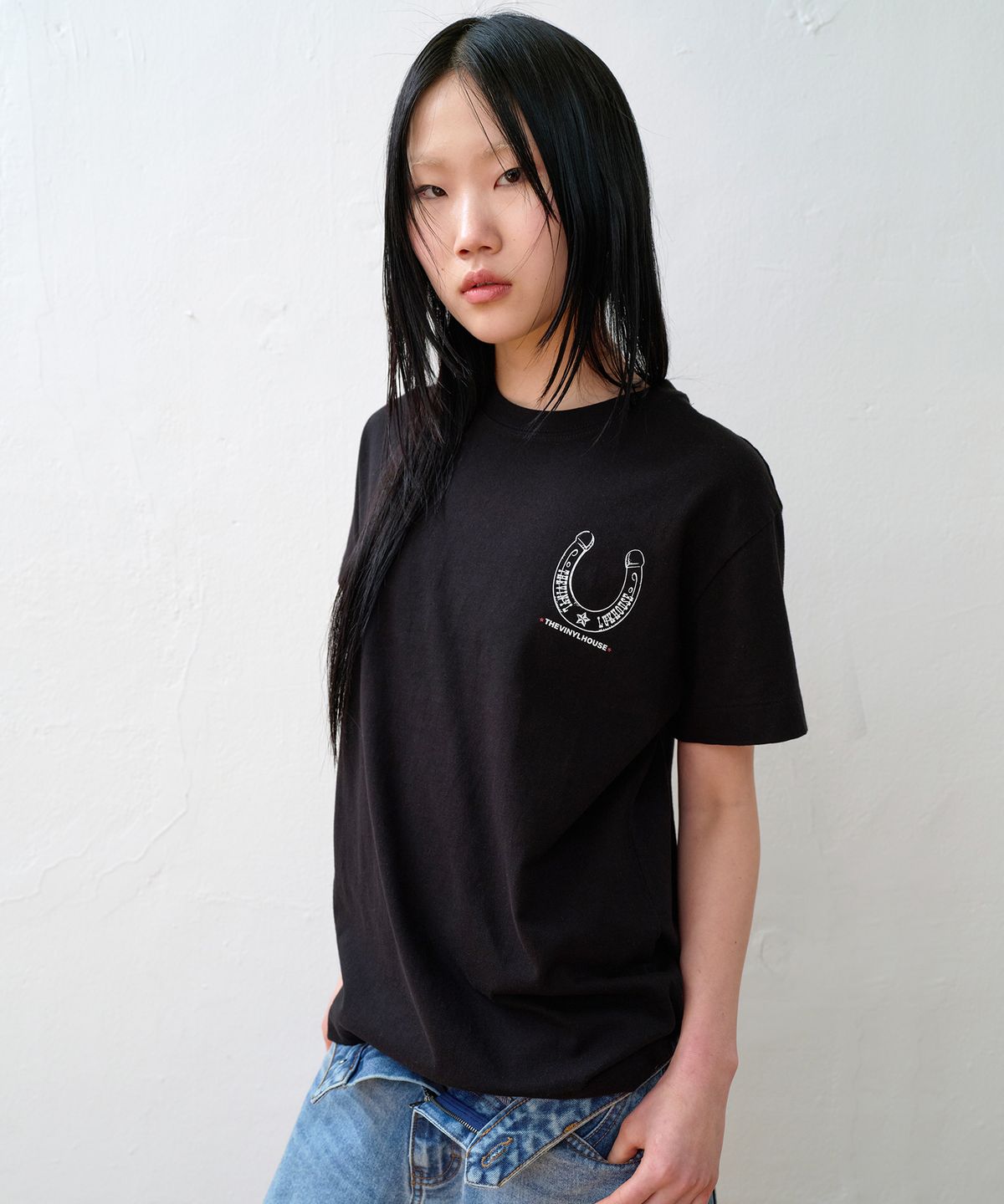 더바이닐하우스(THEVINYLHOUSE) LUCKY HOUSE TEE BLACK