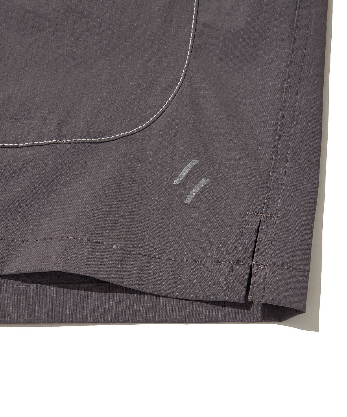 웰터 익스페리먼트(WELTER EXPERIMENT) LUMITRATIL SHORTS_CHARCOAL