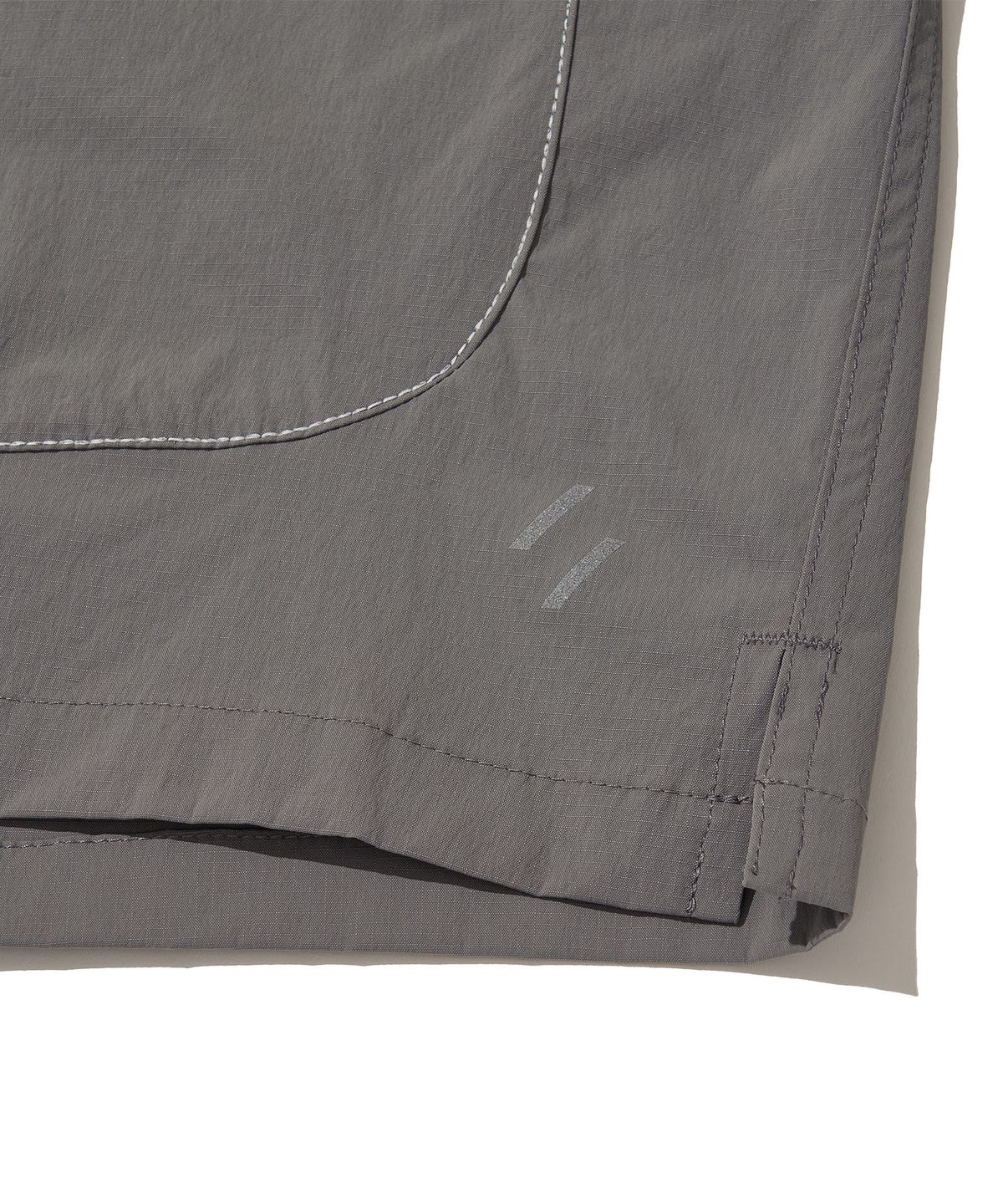 웰터 익스페리먼트(WELTER EXPERIMENT) LUMITRATIL SHORTS_SILVER