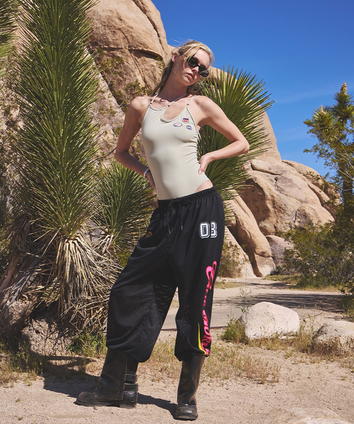 에즈이프 캘리(ASIF CALIE) EMBROIDERY STRAP BODY SUIT KHAKI BEIGE