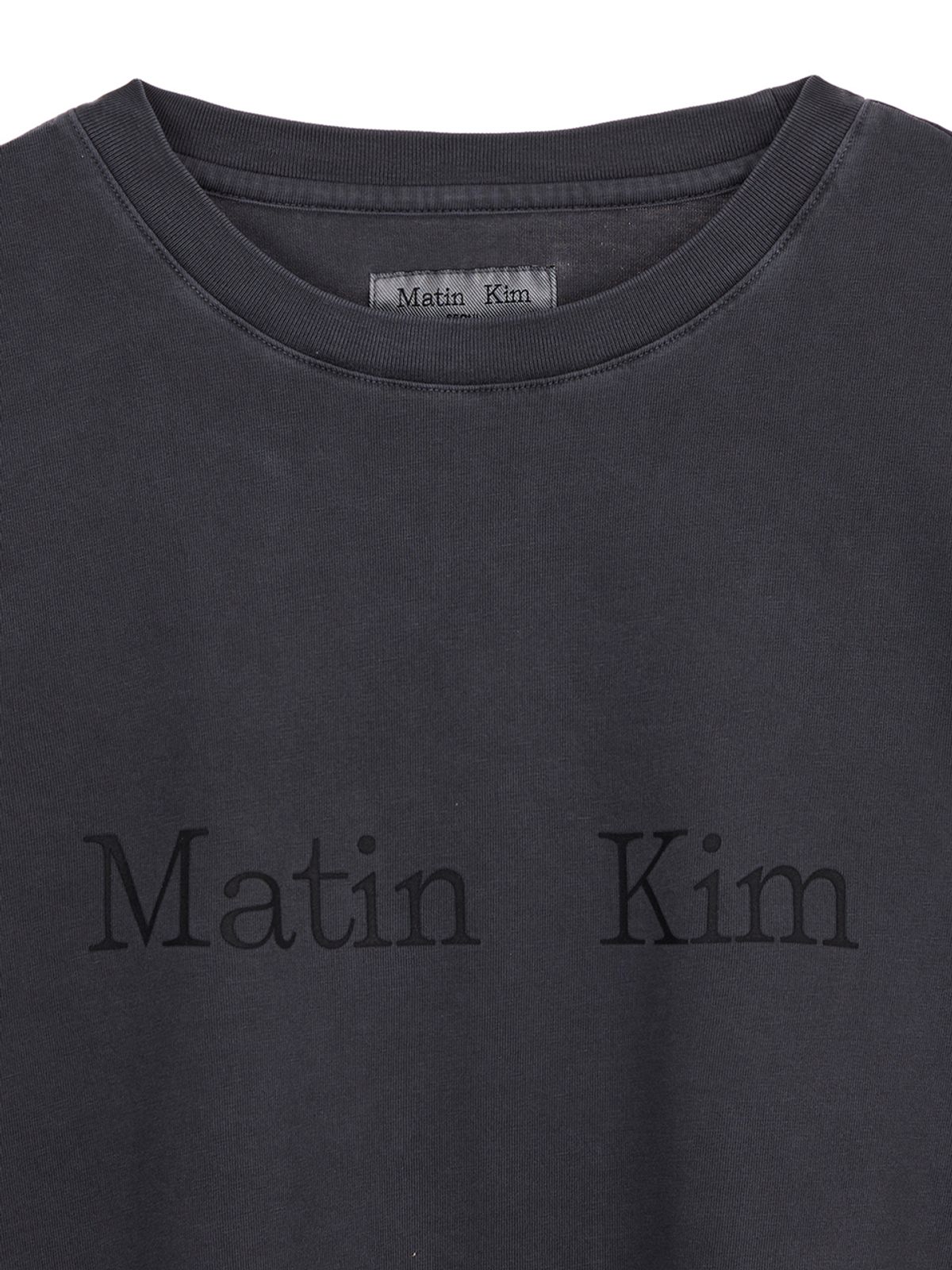 마뗑킴(MATIN KIM) PIGMENT LOGO TOP IN DARK GREY