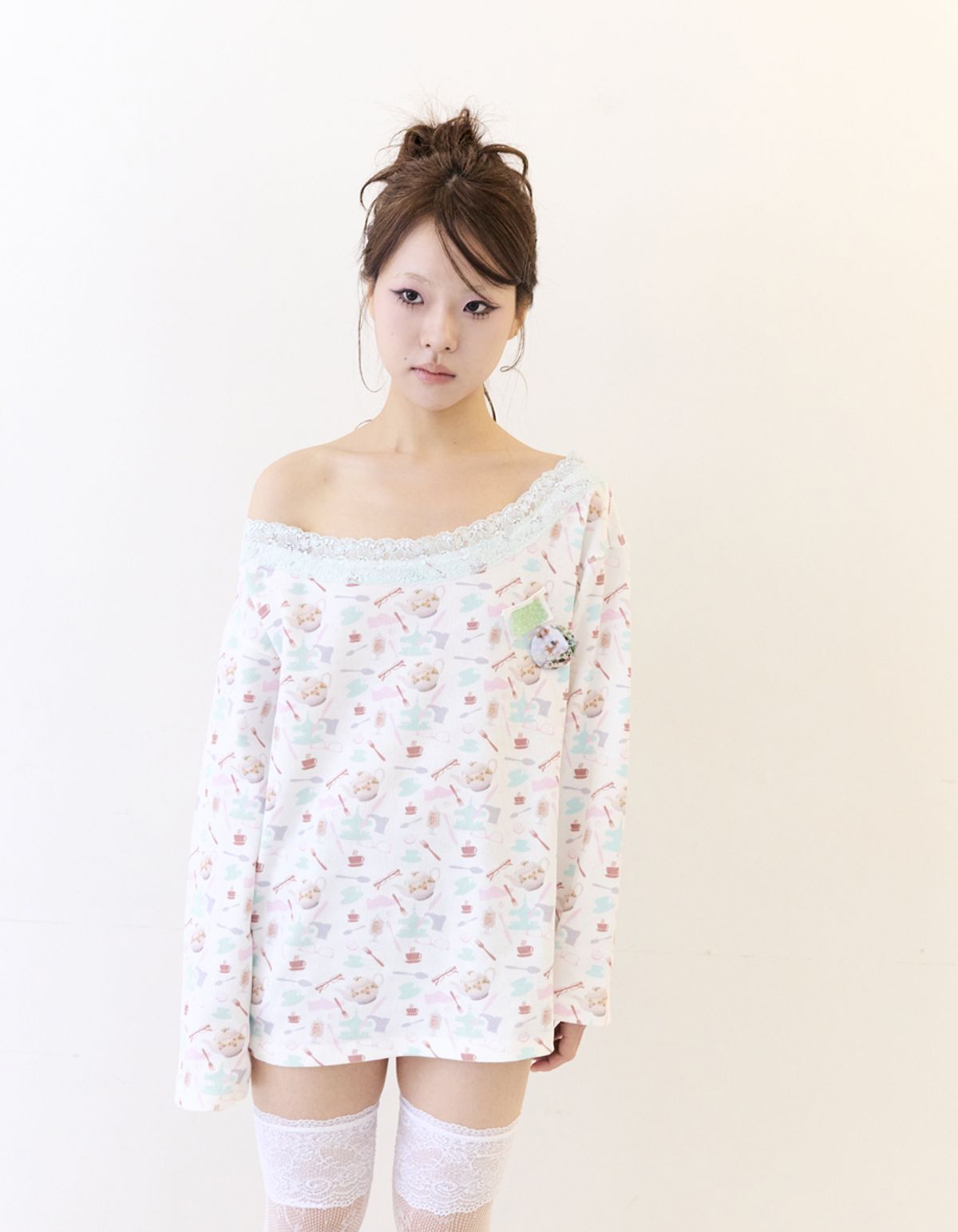혼쿄(HONKYO) Off - Shoulder Loose Top- Tea Party