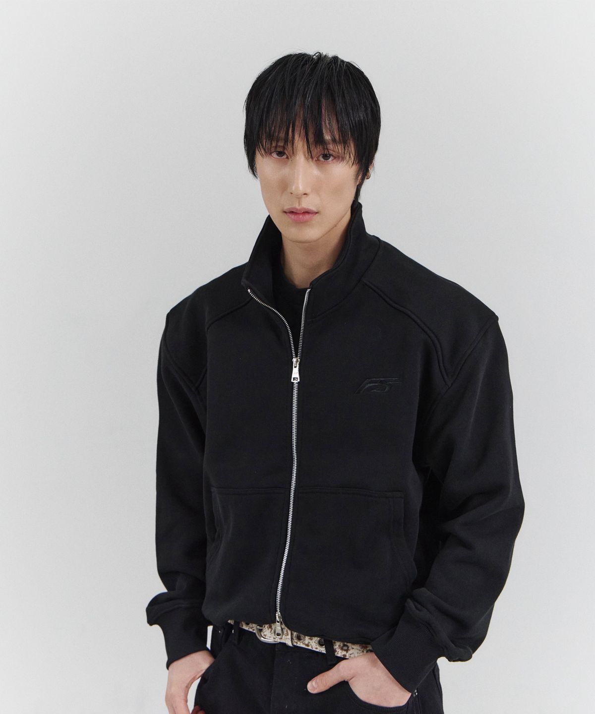 포스센스티브(FORCESENSITIVE) FORCE SHOULDER ZIP-UP (BK)