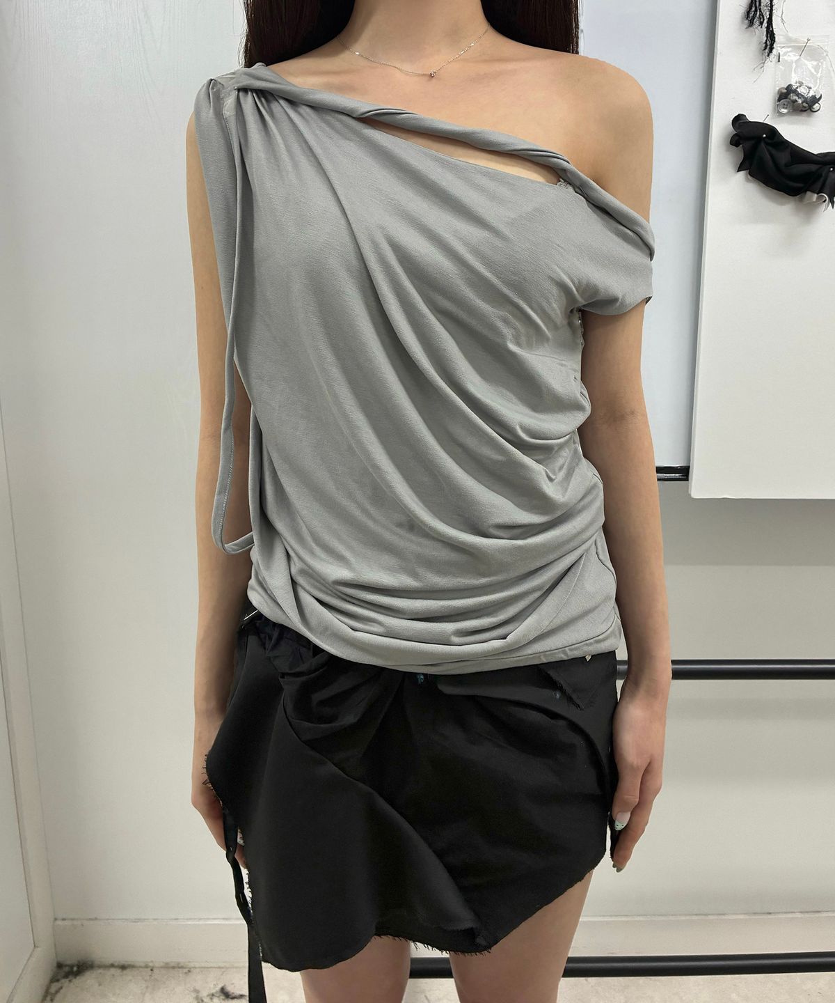 플레어업(FLAREUP) Braided Drape One-Shoulder Top (FL-140_Gray)