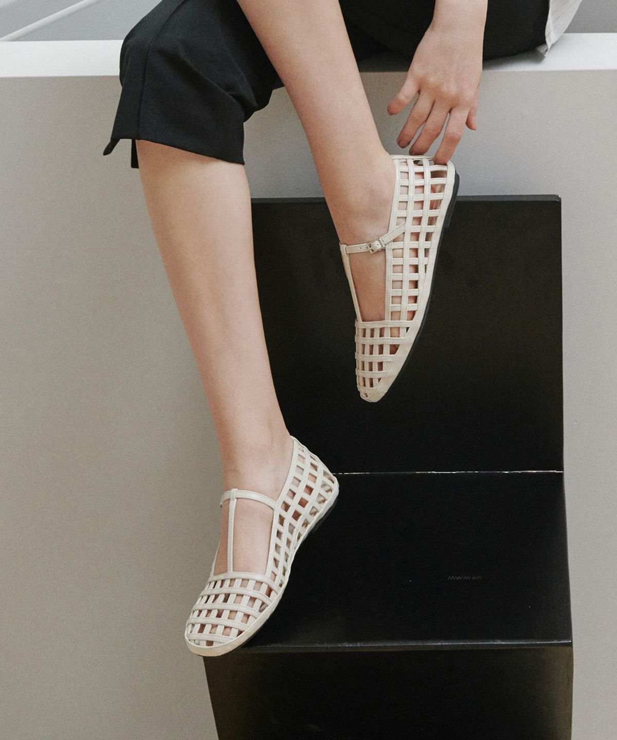 프리플라(FRI FLA) ljh7137 Woven T-Strap Lattice Flats - 3 Colors