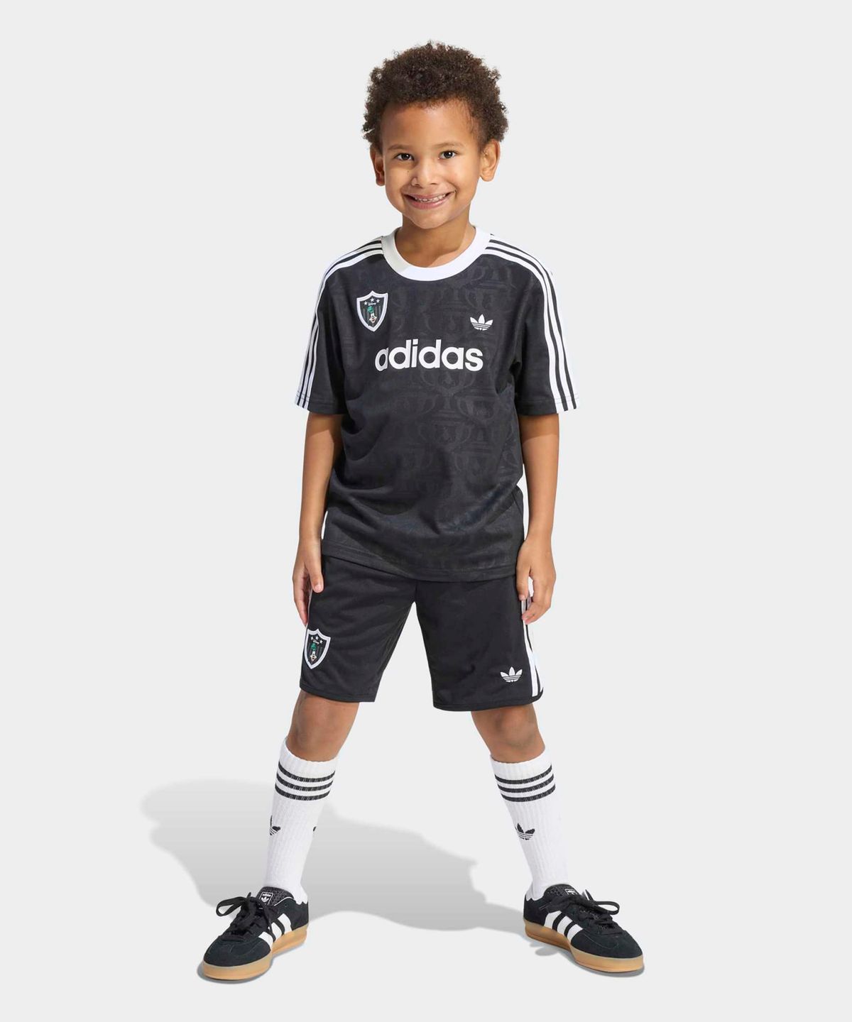 아디다스 키즈(ADIDAS KIDS) 아디다스 X 디즈니 쇼츠 저지 세트 키즈 - 블랙 / KC8431