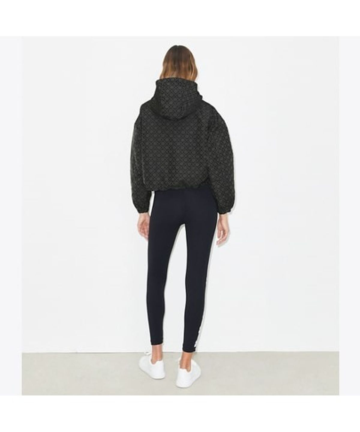 토리버치(TORYBURCH) 티 모노그램 자카드 자켓 - 스포츠 블랙 티 모노그램 스몰 S