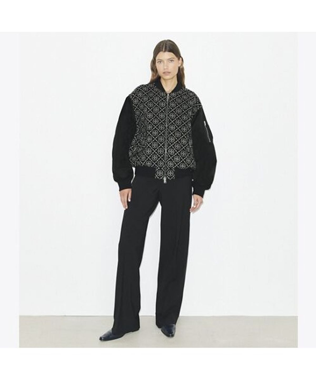 토리버치(TORYBURCH) 프린티드 울 자카드 봄버 - 티 모노그램 자카드 콤보