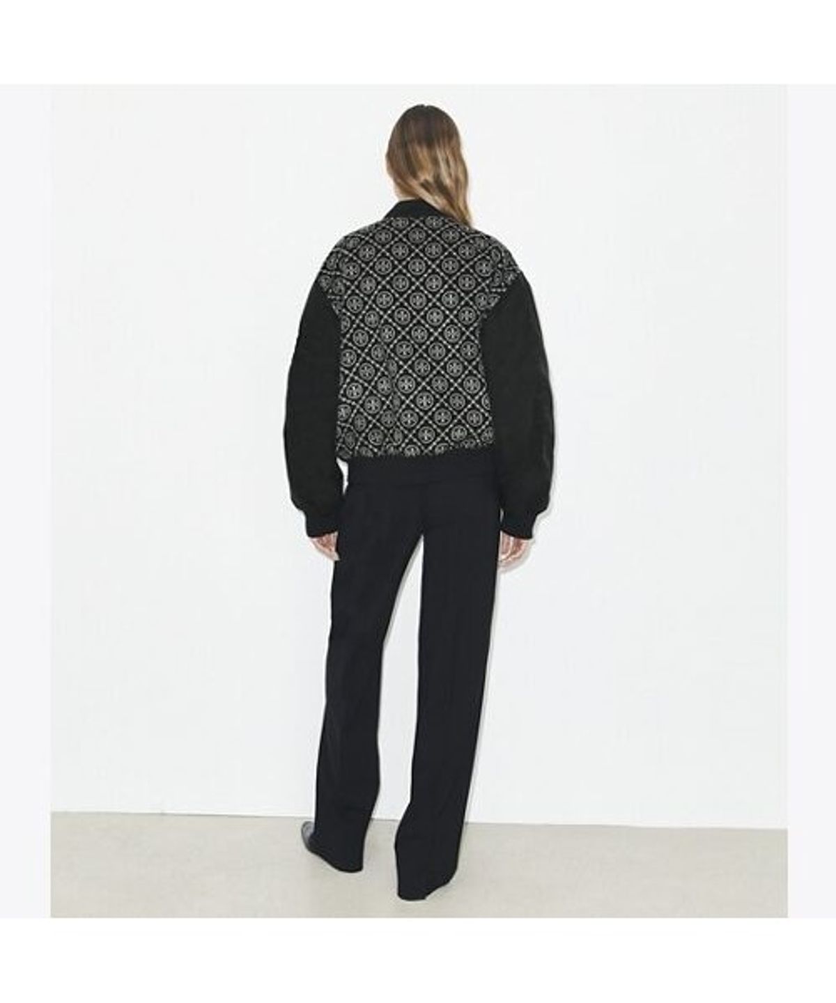 토리버치(TORYBURCH) 프린티드 울 자카드 봄버 - 티 모노그램 자카드 콤보
