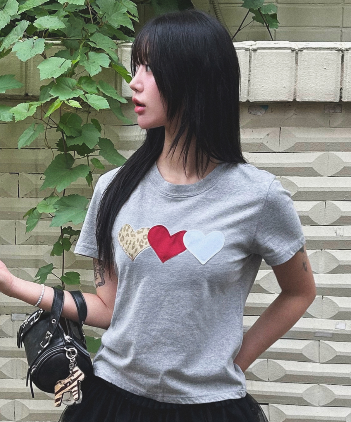 로긴 앤 로지(ROGIN N ROSIE) Leopard Point Heart Patch Cotton T-shirt Gray