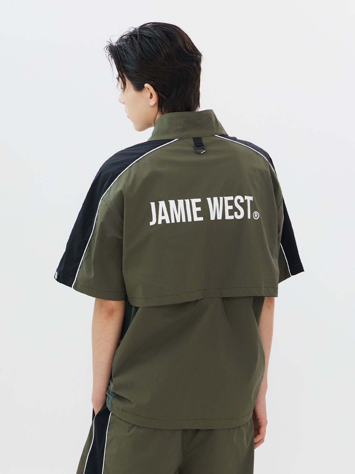 제이미웨스트(JAMIE WEST) 파이핑 벤틸레이션 하프집업 스탠드카라 티셔츠 (카키)