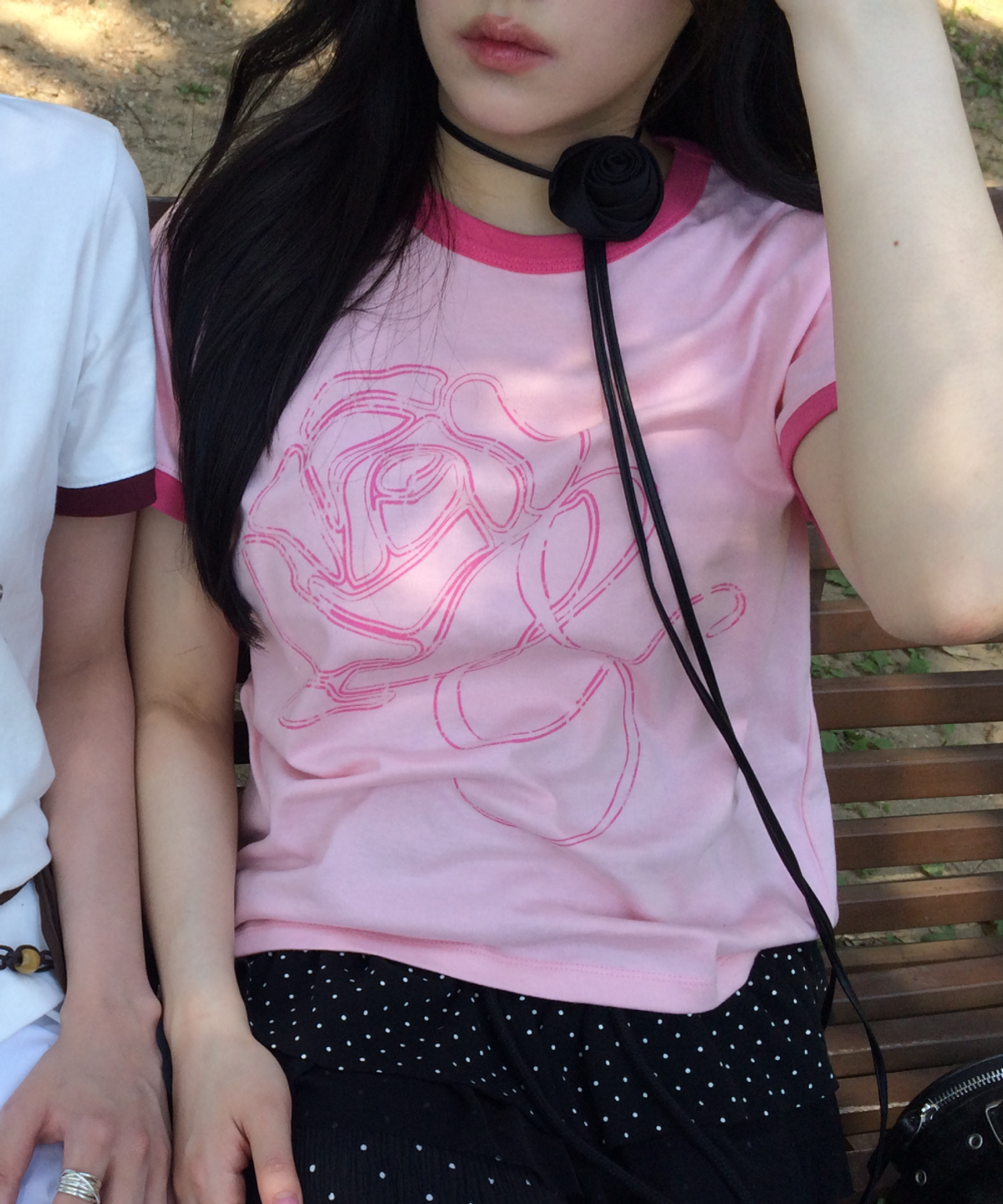 로긴 앤 로지(ROGIN N ROSIE) Rose Flower Printed Ringer T-shirt Pink
