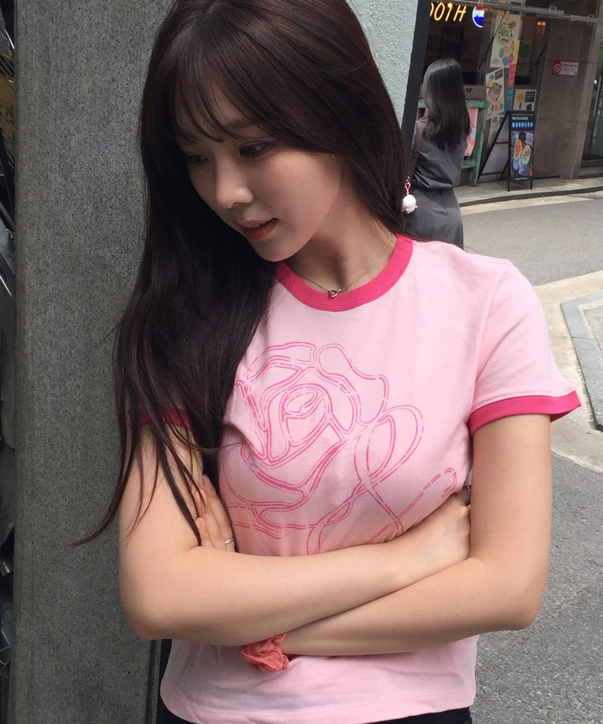 로긴 앤 로지(ROGIN N ROSIE) Rose Flower Printed Ringer T-shirt Pink