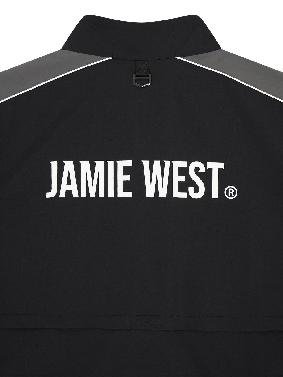제이미웨스트(JAMIE WEST) 파이핑 벤틸레이션 하프집업 스탠드카라 티셔츠 (블랙)