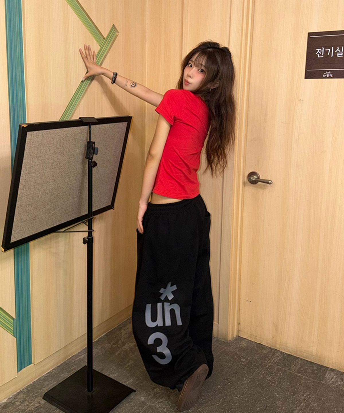 언타이틀 서울(UNTITLED SEOUL) 언타이틀 심볼 벌룬 스웻 팬츠 블랙