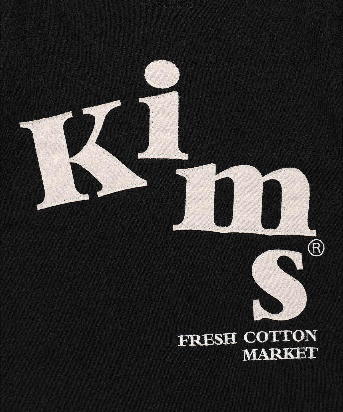 킴스 프레시 코튼 마켓(KIMS FRESH COTTON MARKET) 메시 알파 아플리케 티셔츠 블랙