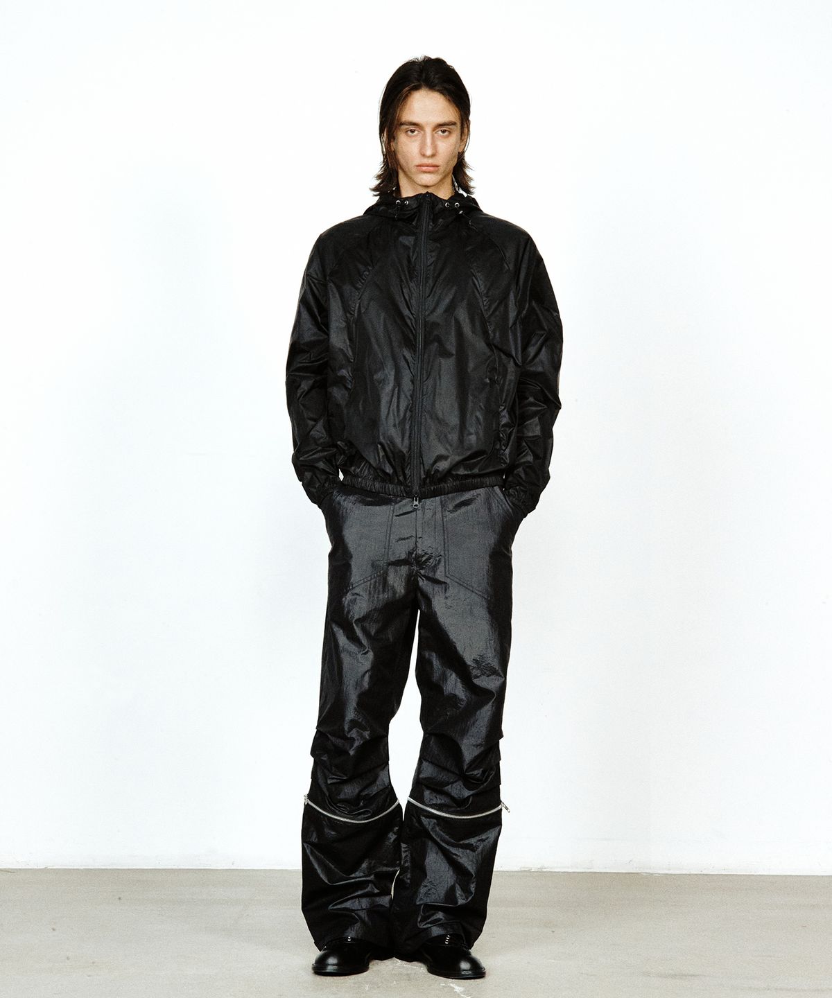 유지(YUJI) FUTURE AIRLIGHT WINDBREAKER BLACK
