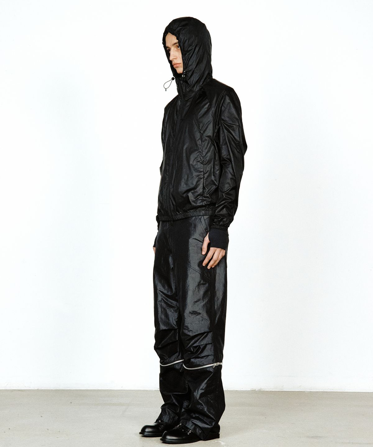 유지(YUJI) FUTURE AIRLIGHT WINDBREAKER BLACK