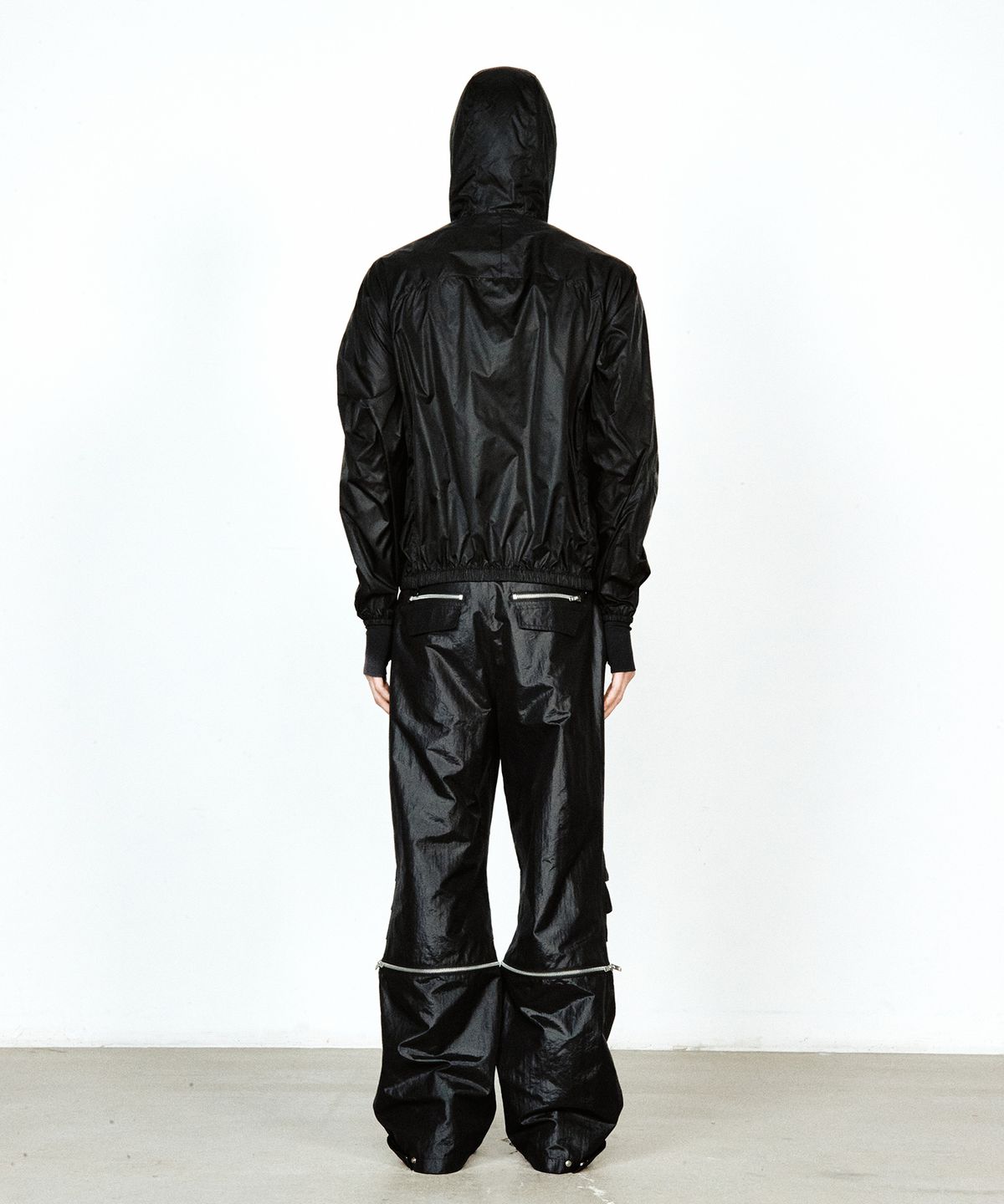 유지(YUJI) FUTURE AIRLIGHT WINDBREAKER BLACK