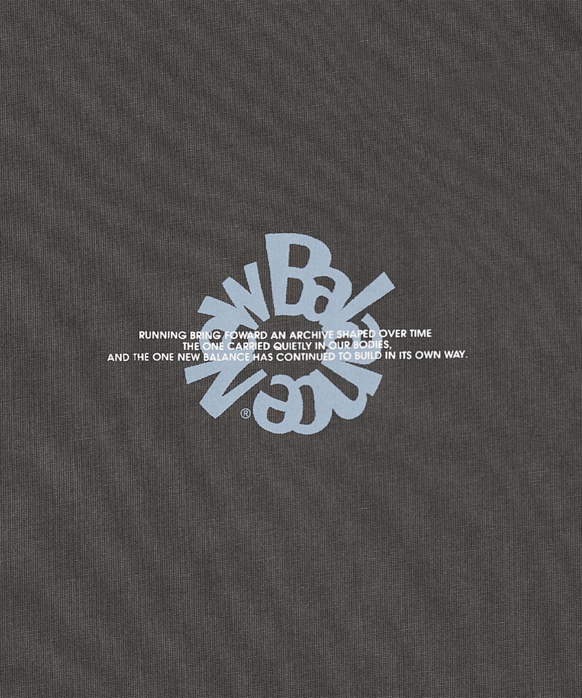 뉴발란스(NEW BALANCE) NBNEG3A113 / UNI Archive Pace Circle 반팔티 (CHARCOAL)