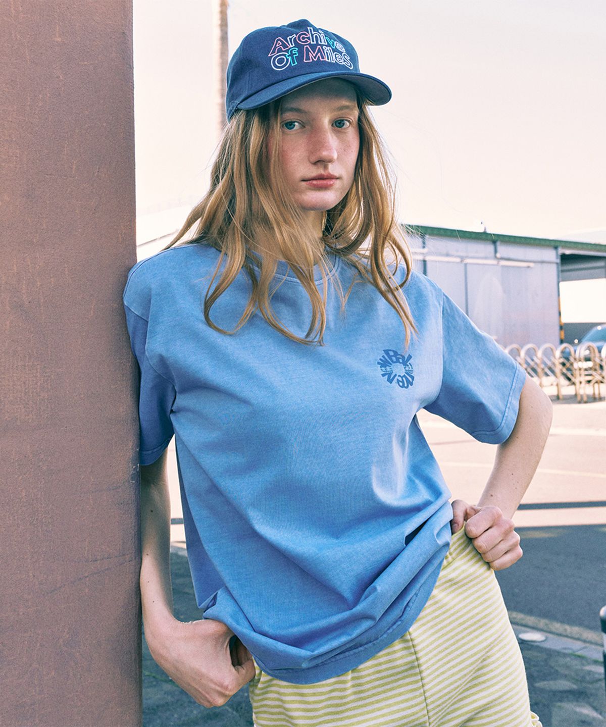 뉴발란스(NEW BALANCE) NBNEG2A083 / UNI Archive Pace Circle 반팔티 (GRAYISH BLUE)