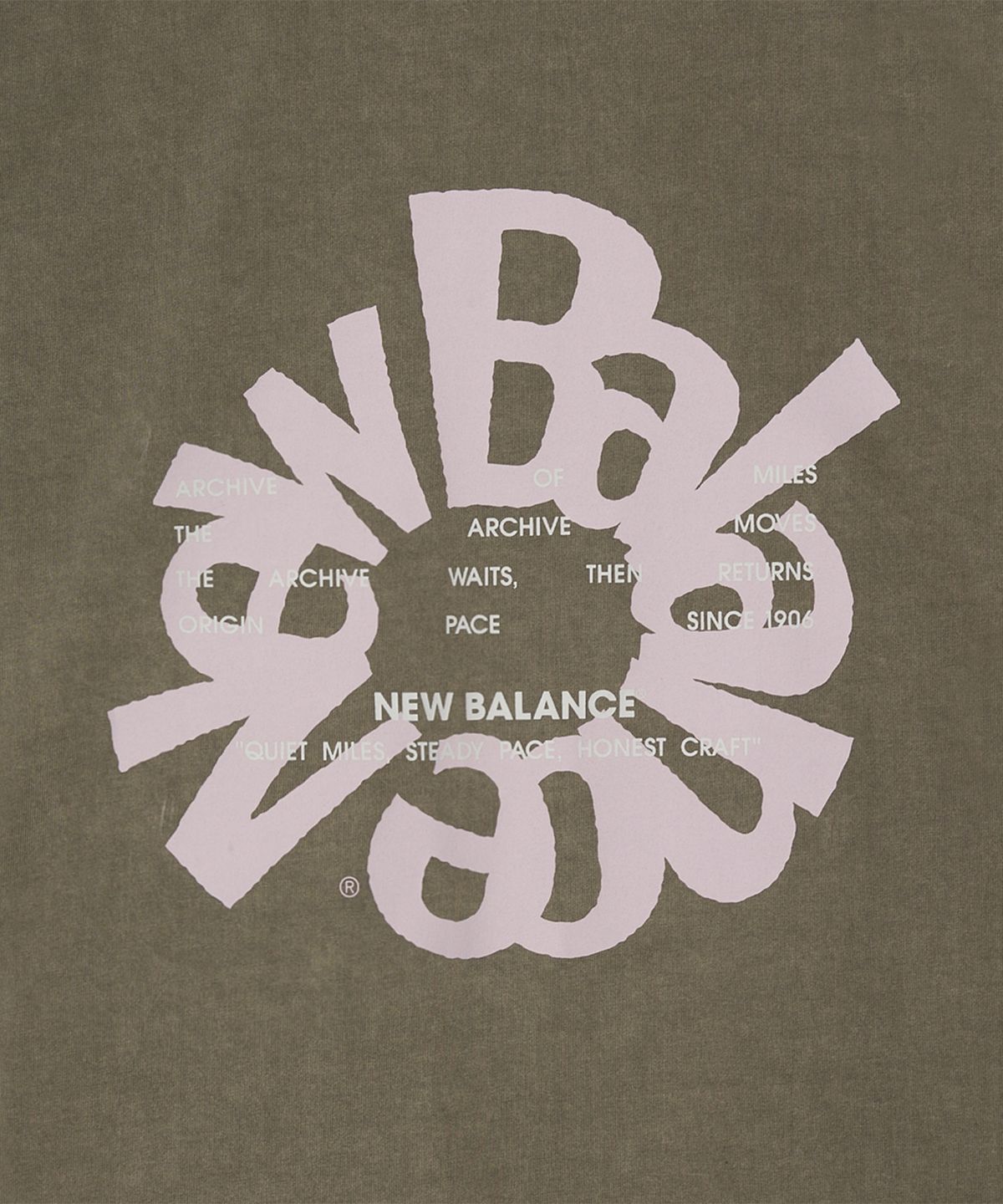뉴발란스(NEW BALANCE) NBNEG2A083 / UNI Archive Pace Circle 반팔티 (GRAY KHAKI)