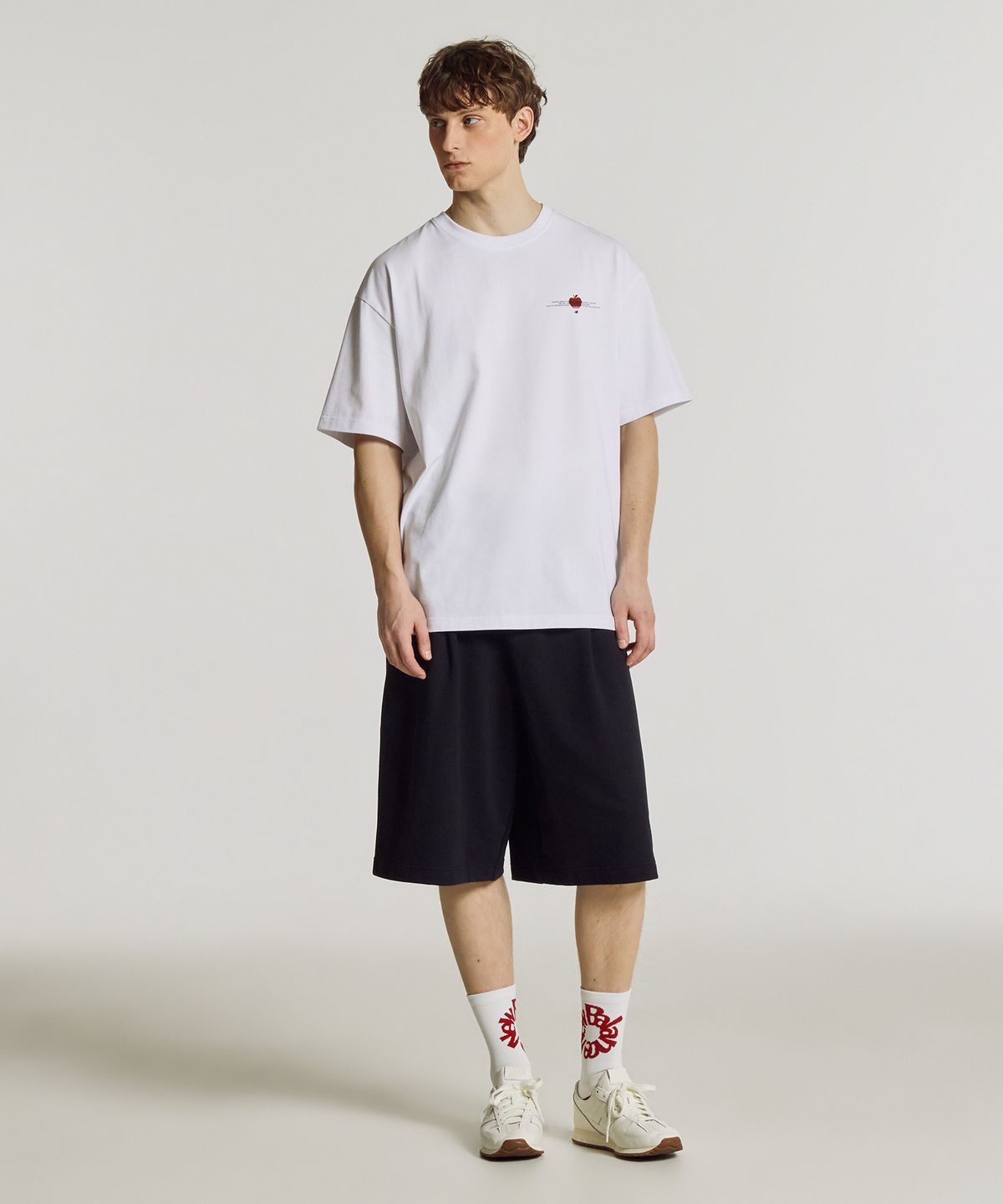 뉴발란스(NEW BALANCE) NBNEG2A093 / UNI Archive Pace Apple 반팔티 (WHITE)