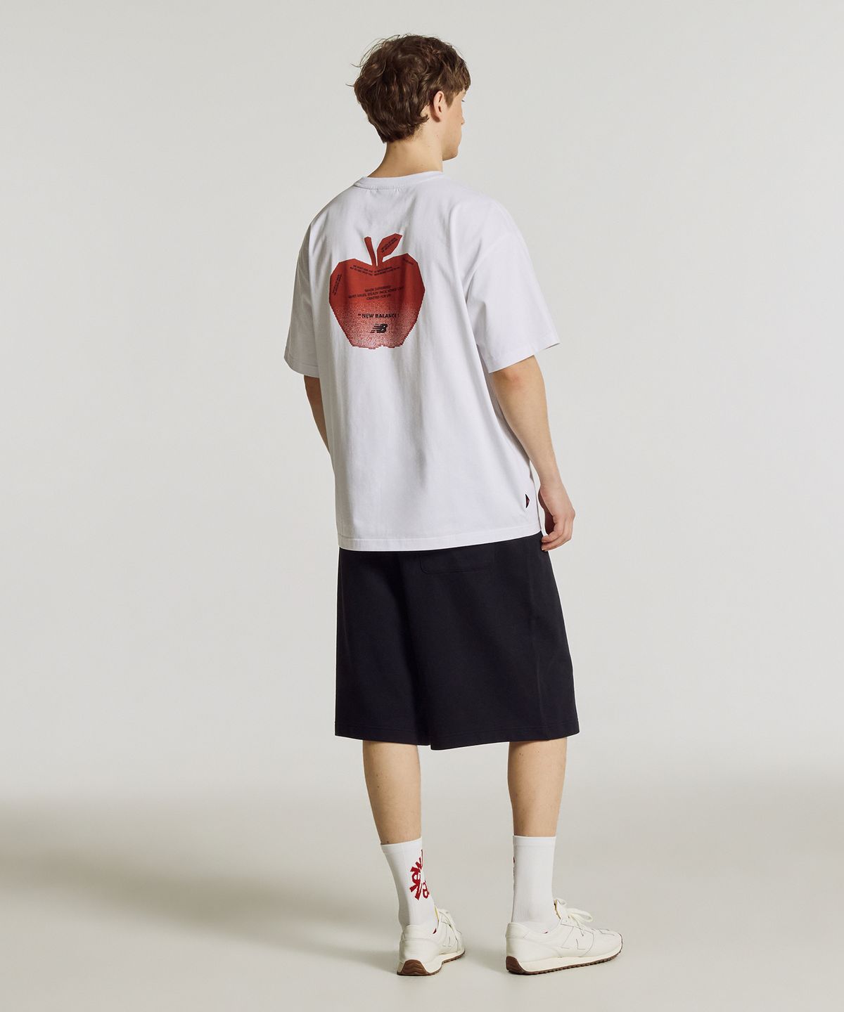 뉴발란스(NEW BALANCE) NBNEG2A093 / UNI Archive Pace Apple 반팔티 (WHITE)