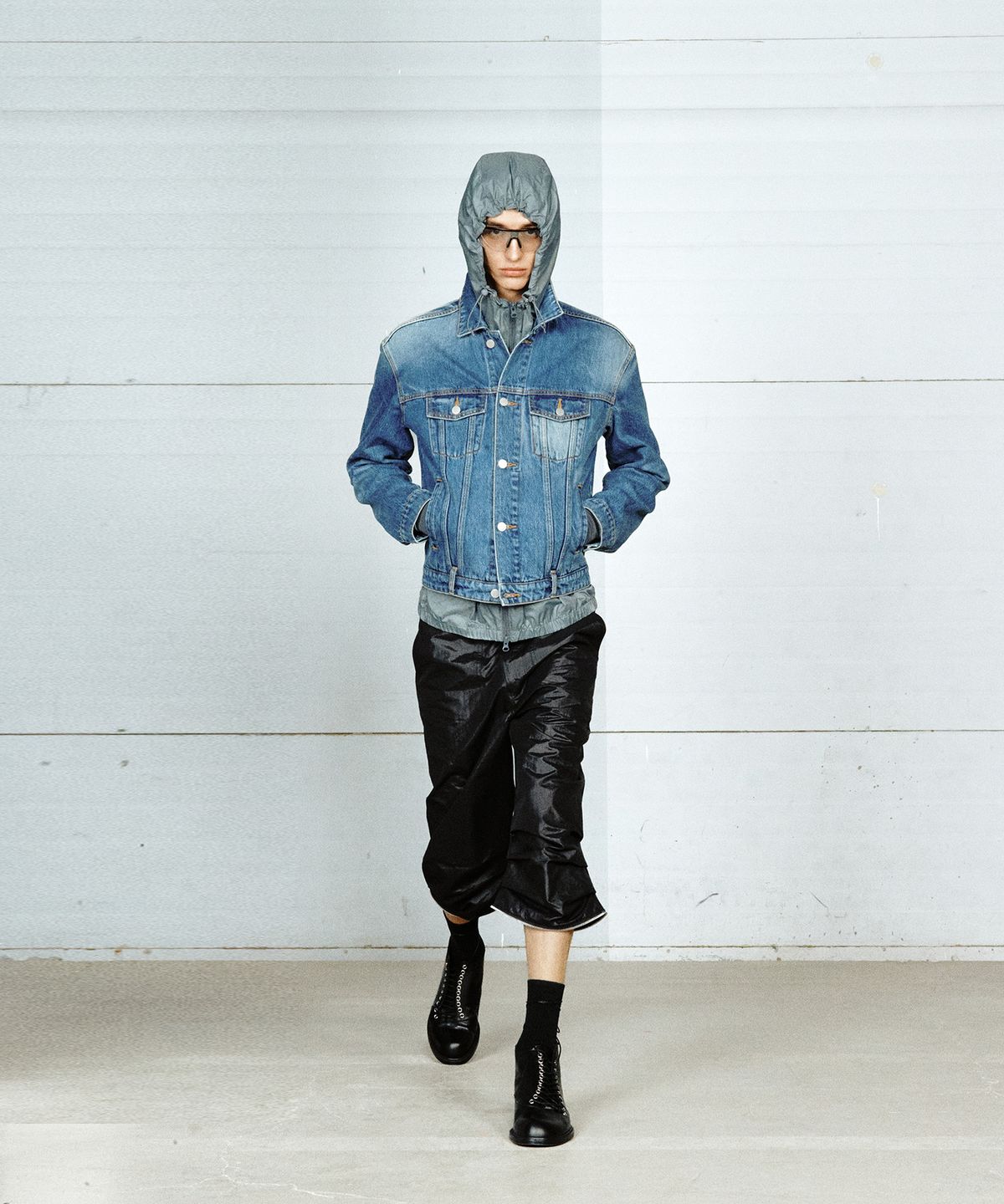 유지(YUJI) FUTURE AIRLIGHT WINDBREAKER GREY