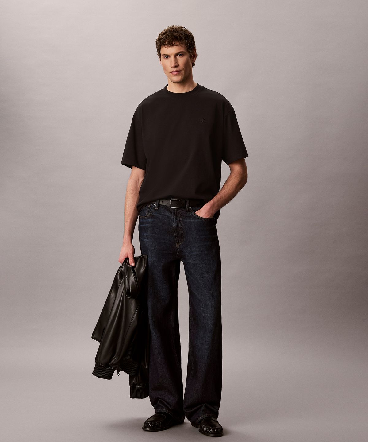 캘빈클라인 진(CALVIN KLEIN JEANS) 릴렉스드핏 쿨링 저지 모노로고 티 4RG251G UB1