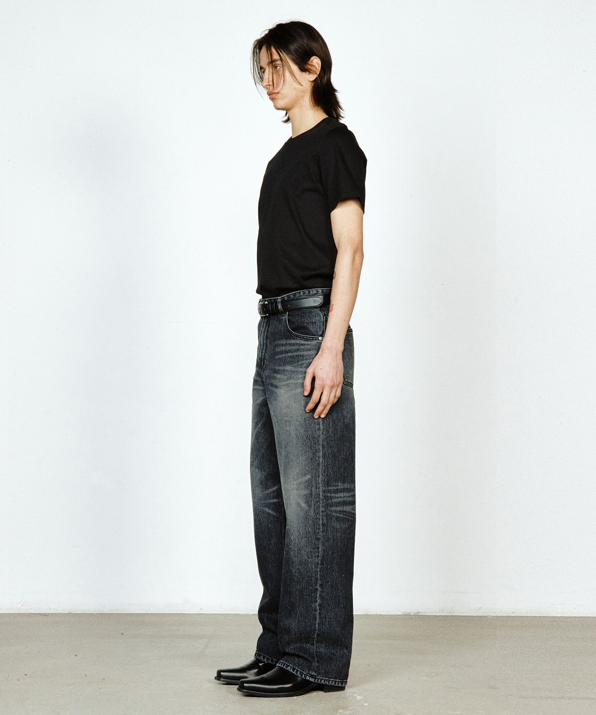 유지(YUJI) SLIM FIT T-SHIRT BLACK