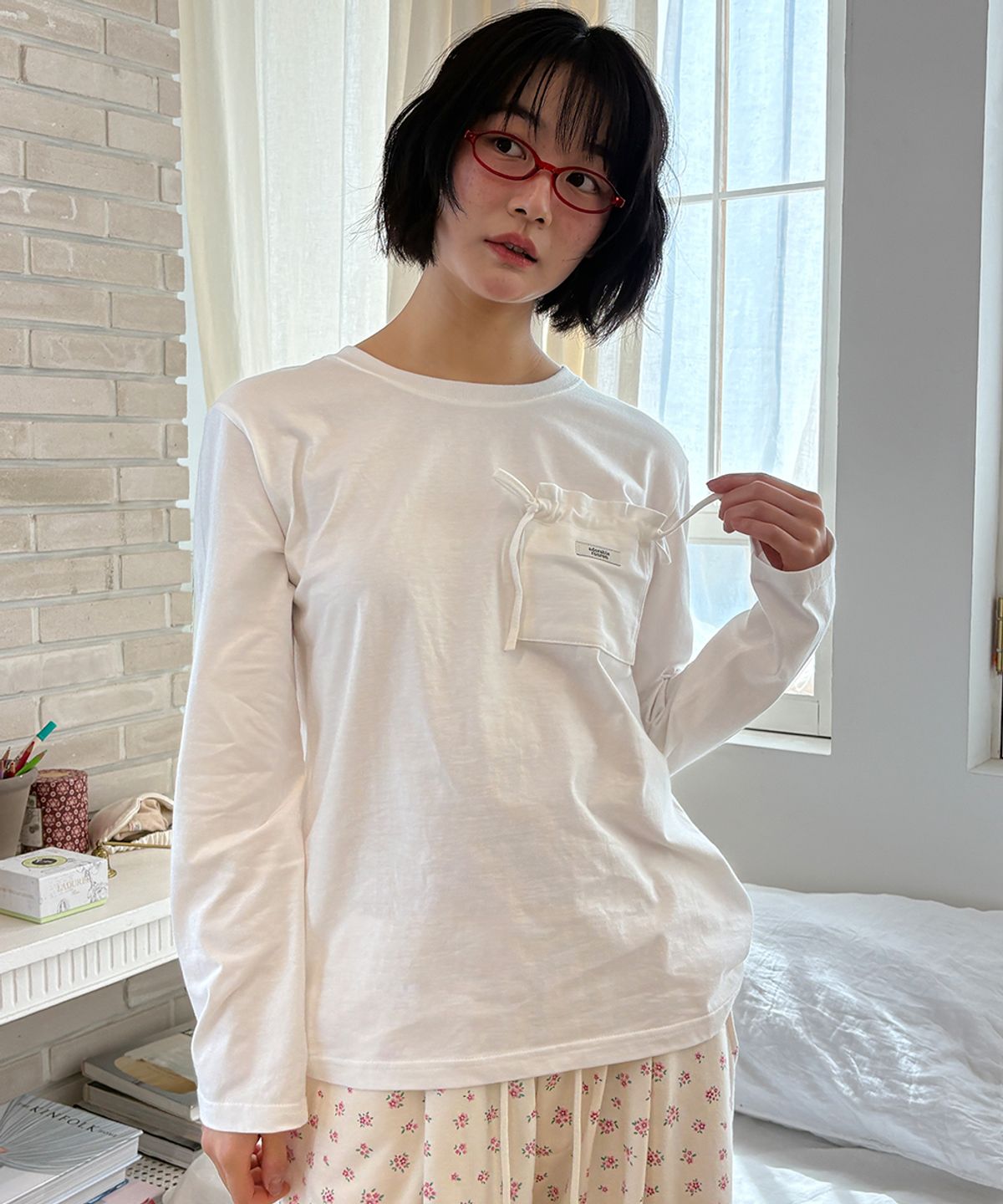 론론(RONRON) SHIRRING MINI POCKET LONG SLEEVE T SHIRT WHITE